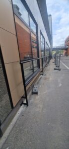 Tillverkning och montage av räcke till biblioteket.