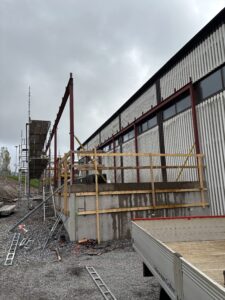 Tillverkning och montage av pelare och balk till skola i Munkedal.